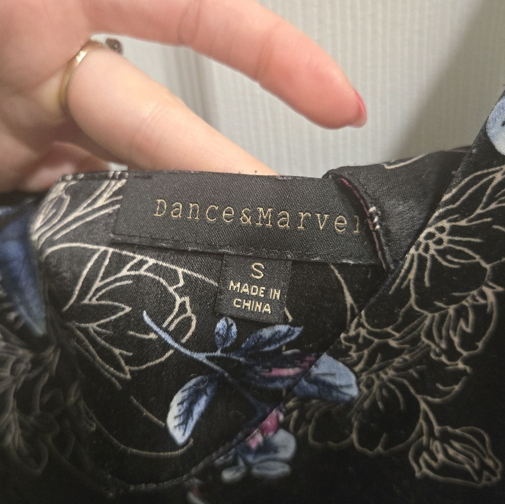 Dance & Marvel Floral Romper Size Small - Picture 3 of 4